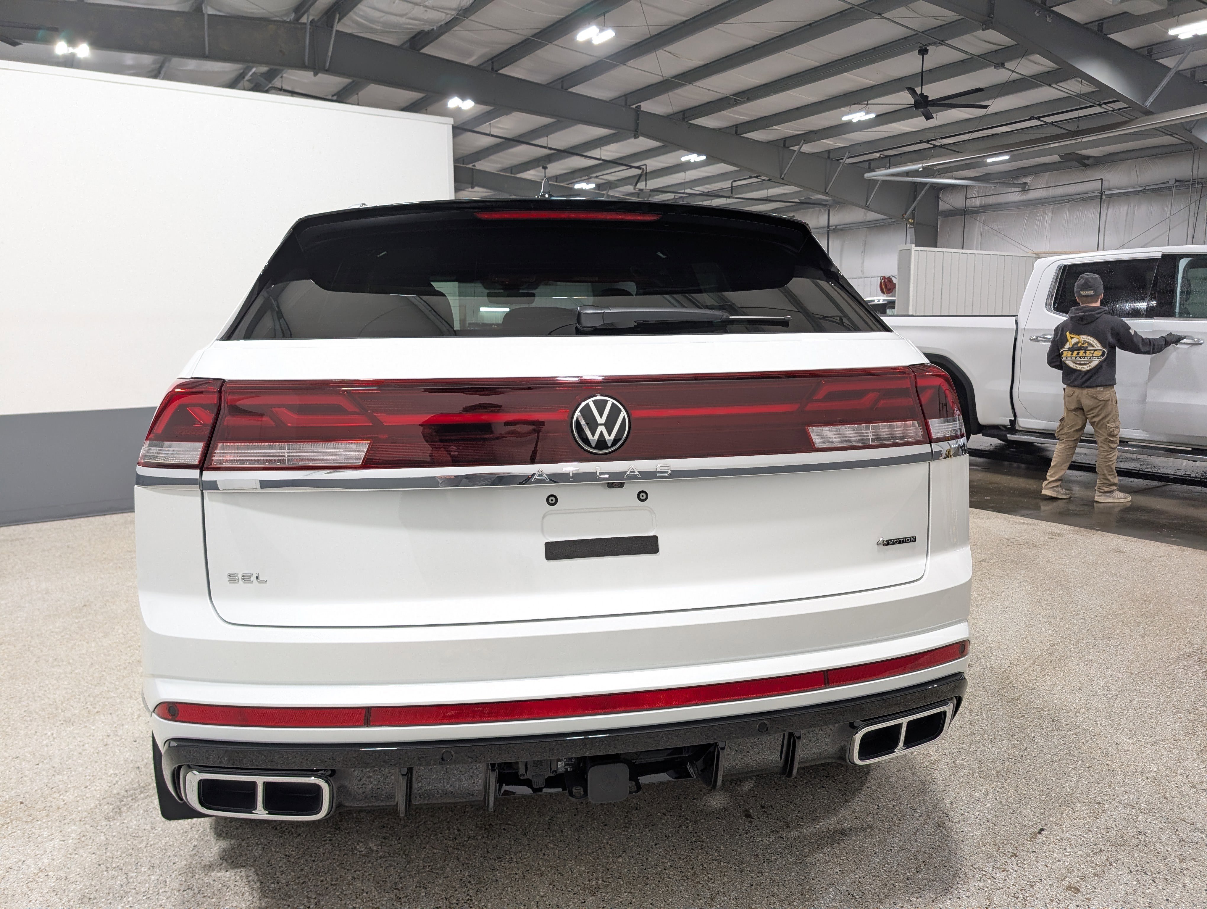 Used 2026 Volkswagen Atlas Cross Sport SEL Premium R-Line image 4