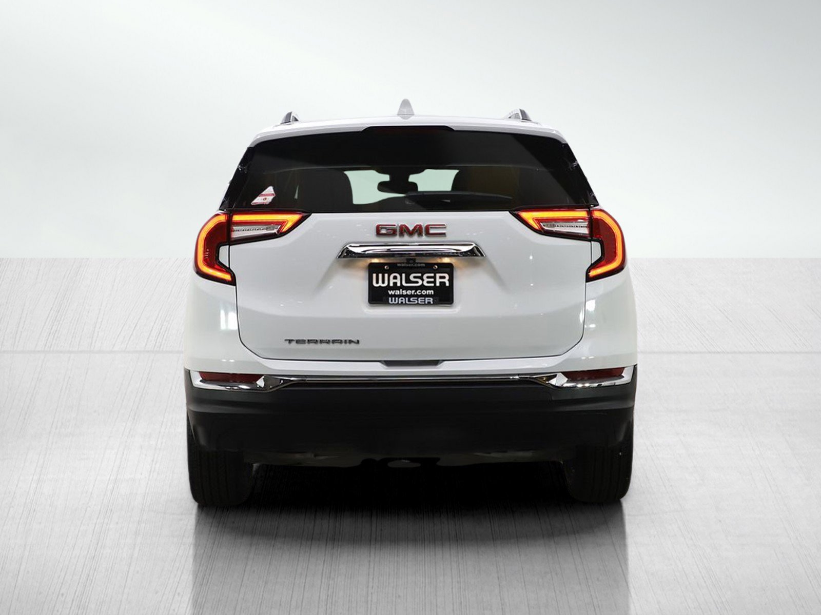 Used 2024 GMC Terrain SLT image 4