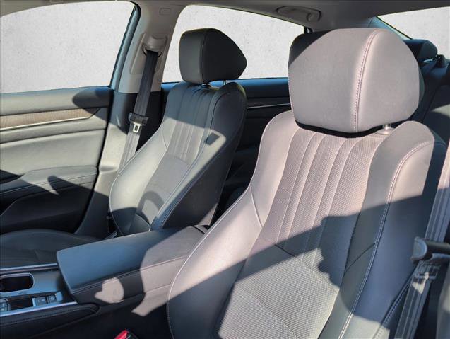Used 2018 Honda Accord Touring image 11