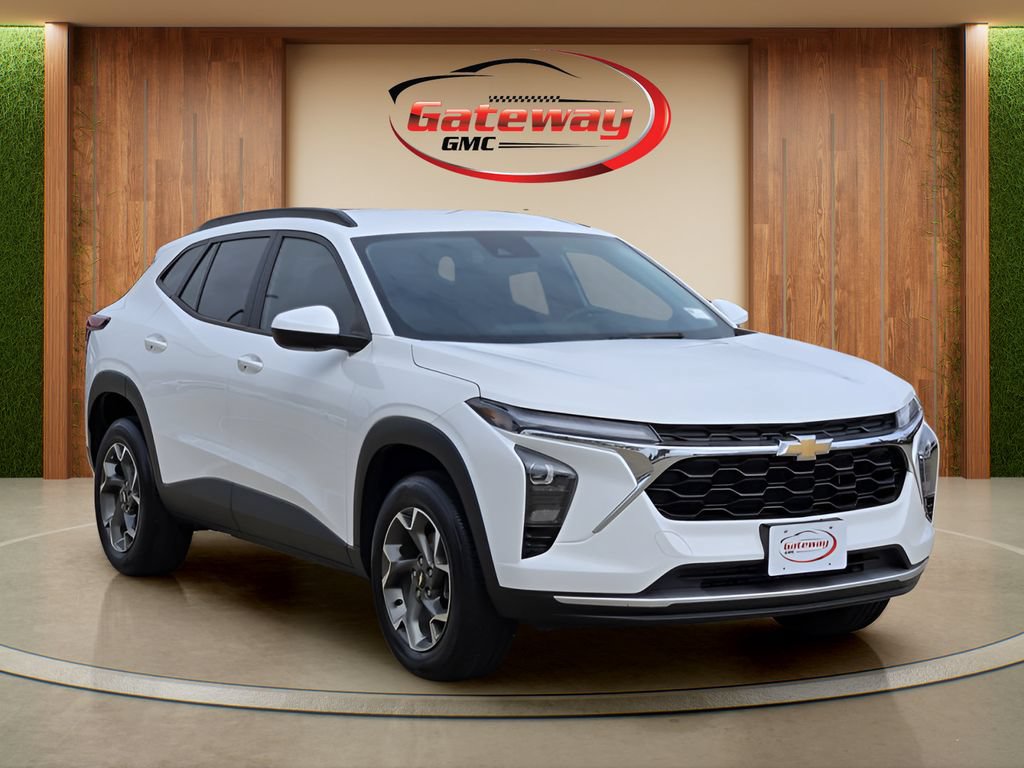 Used 2024 Chevrolet Trax LT w/ Driver Confidence Package FWD image 3