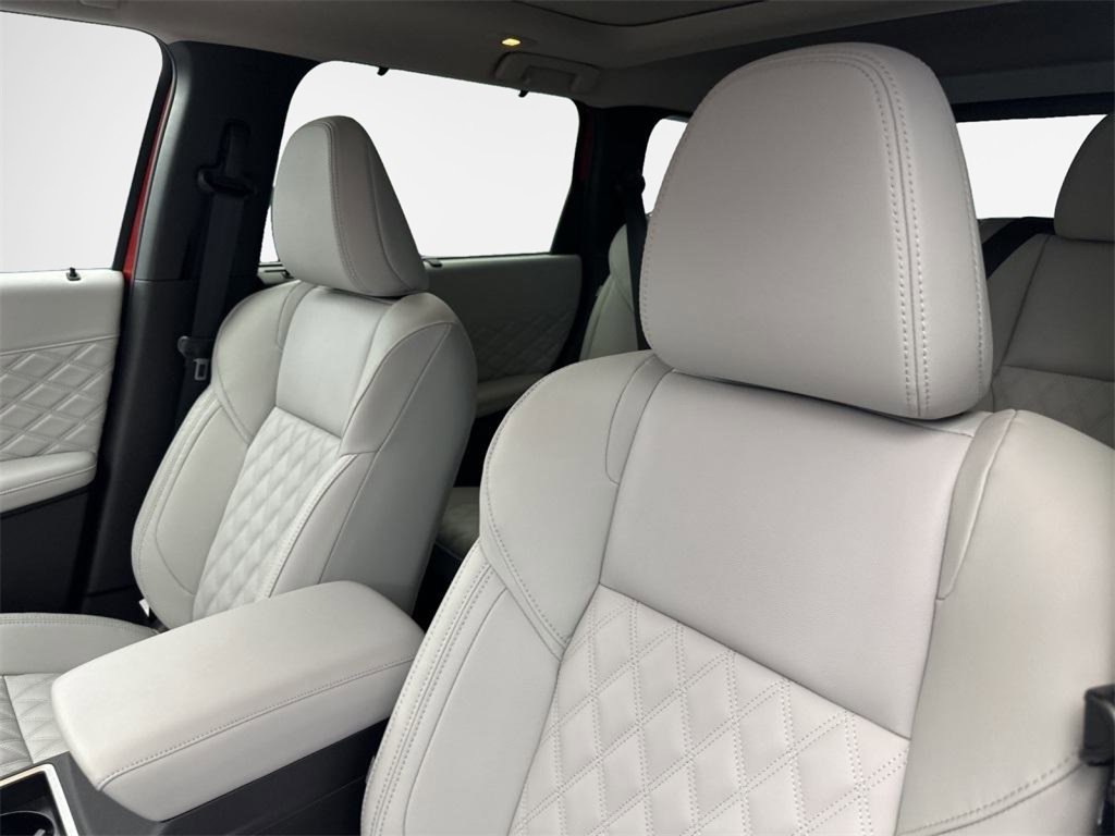 New 2025 Mitsubishi Outlander SEL image 16
