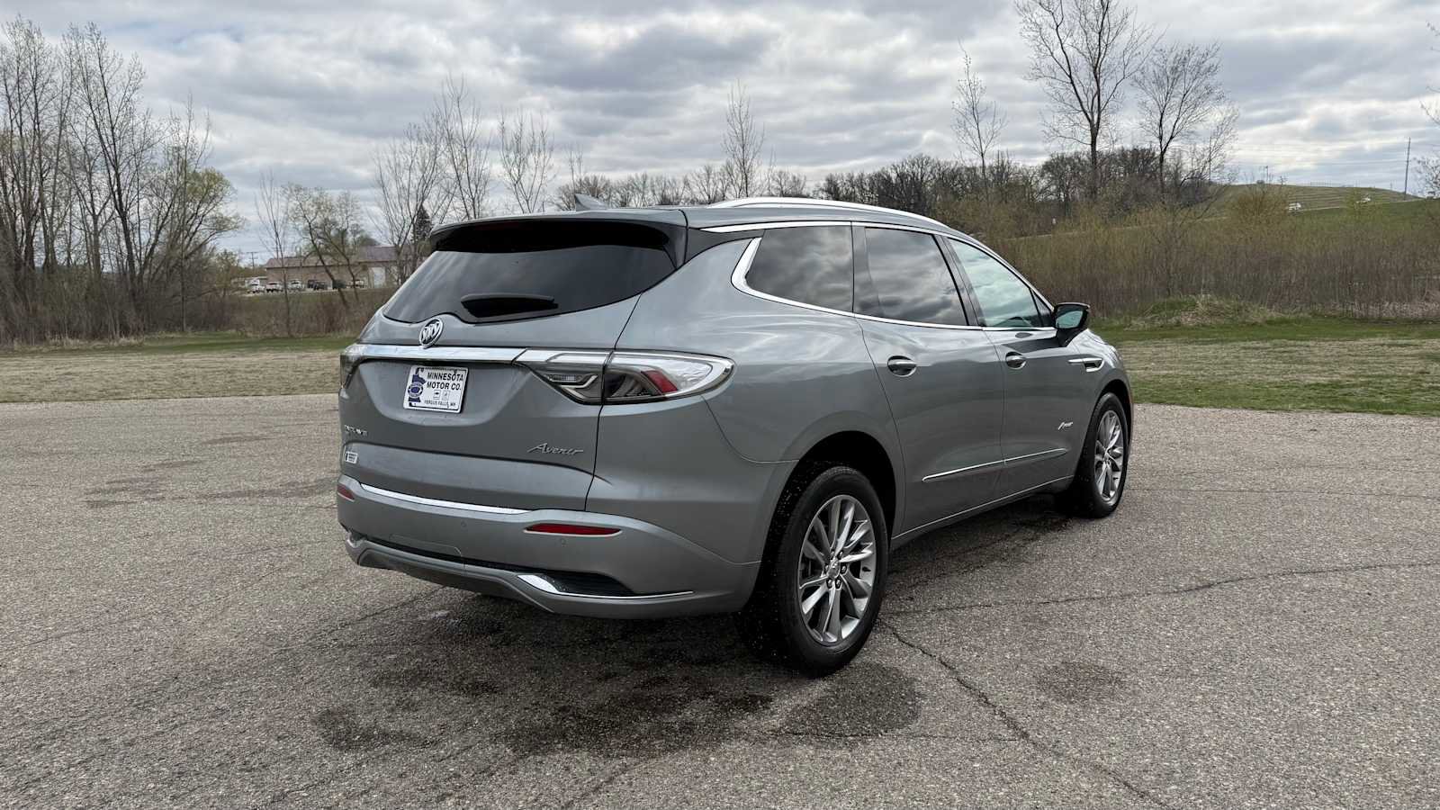 Used 2024 Buick Enclave Avenir w/ Avenir Technology Package AWD/4WD image 4