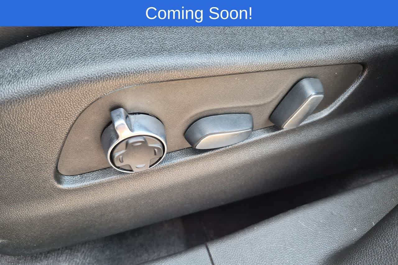 Used 2023 Cadillac XT4 Sport w/ Cold Weather Package AWD/4WD image 17