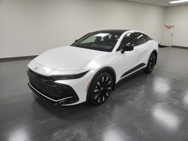 New 2026 Toyota Crown Platinum image 2