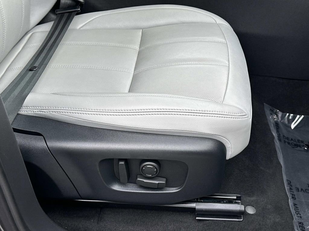 Used 2025 Land Rover Range Rover Evoque S image 38