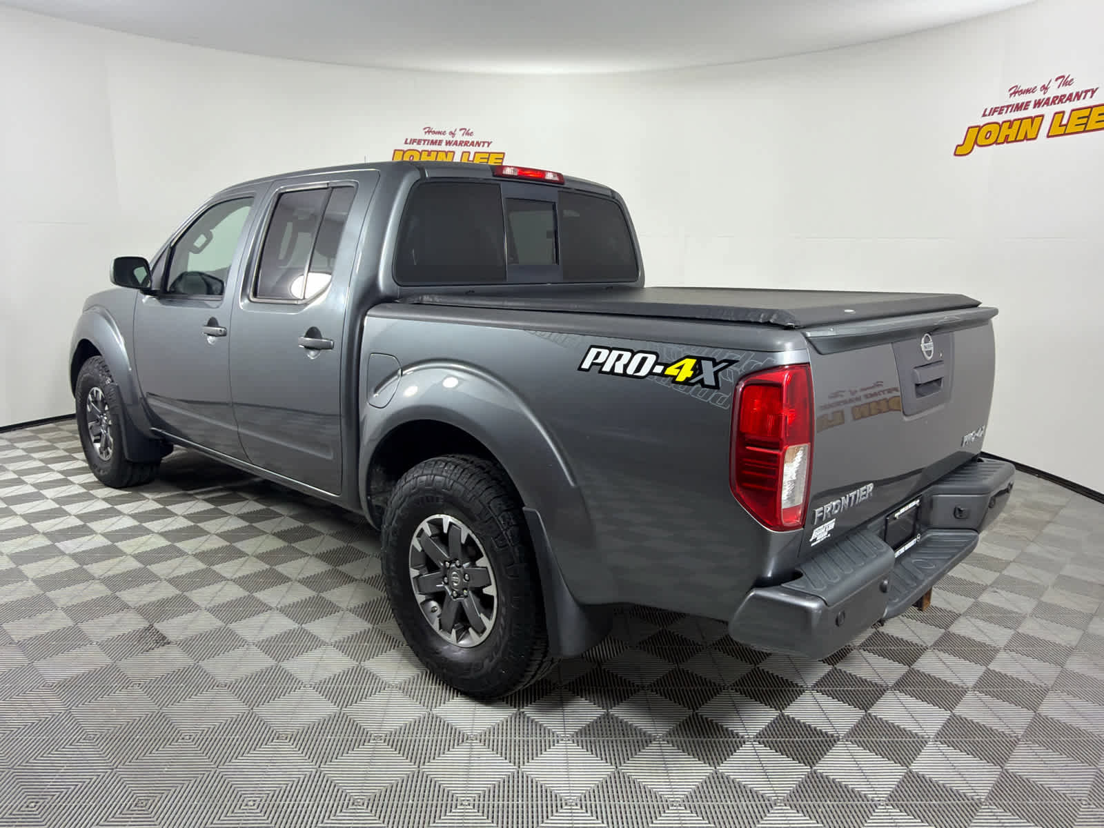 Used 2016 Nissan Frontier PRO-4X image 3