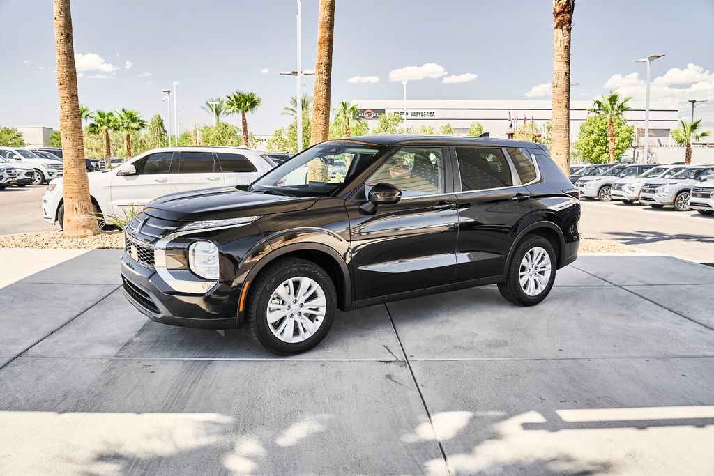Used 2025 Mitsubishi Outlander ES FWD image 5