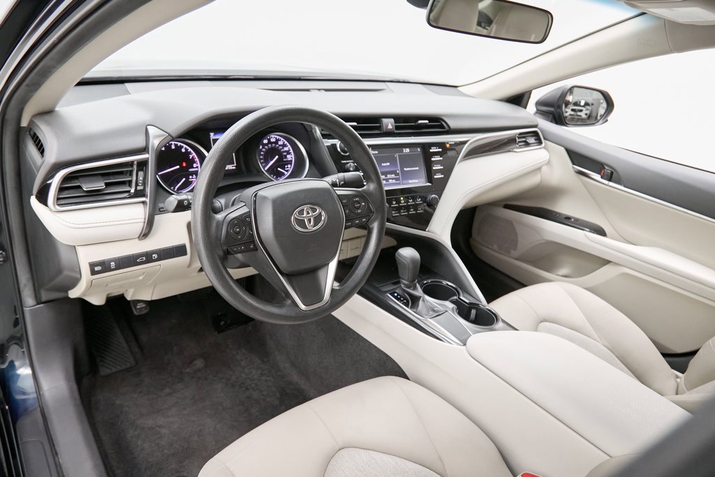 Used 2018 Toyota Camry LE image 12