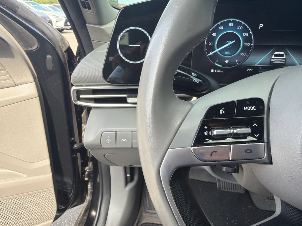Used 2023 Hyundai Elantra SEL w/ Convenience Package FWD image 24