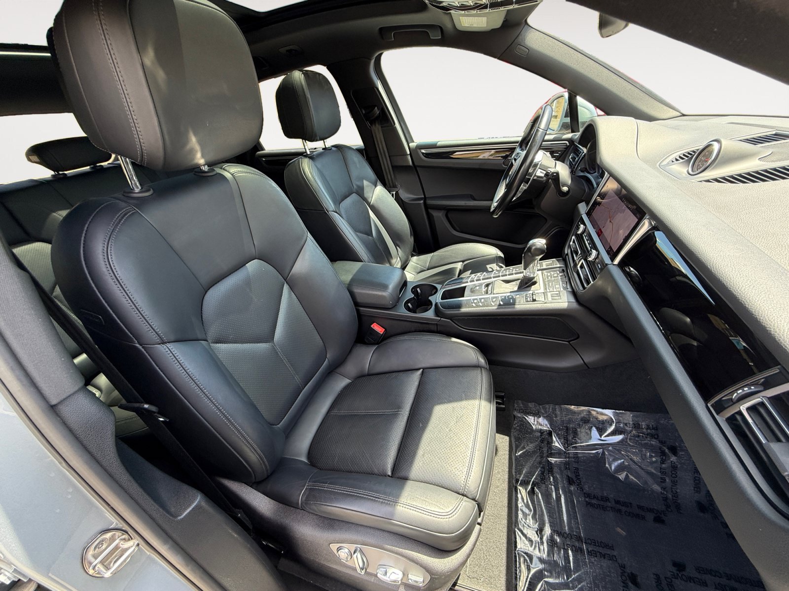 Used 2020 Porsche Macan AWD/4WD image 19