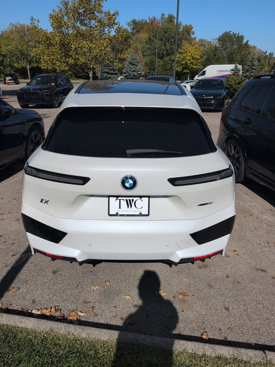 Used 2024 BMW iX xDrive50 w/ Sport Package AWD/4WD image 3