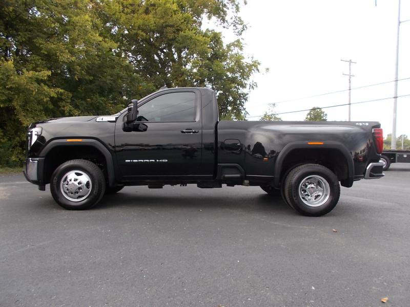 Used 2024 GMC Sierra 3500 SLE w/ SLE Convenience Package image 2