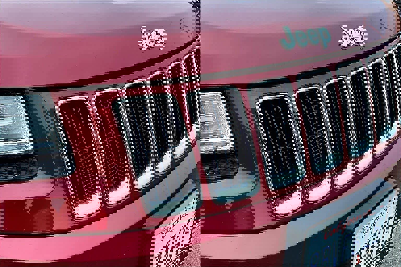 Used 2015 Jeep Grand Cherokee Limited w/ Luxury Group II image 29