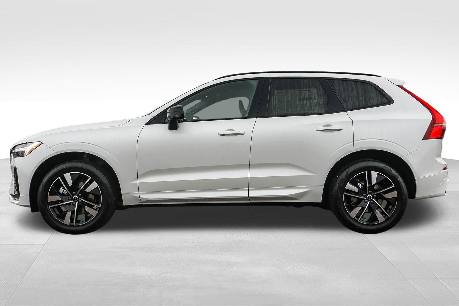 New 2026 Volvo XC60 B5 Core w/ Climate Package image 8