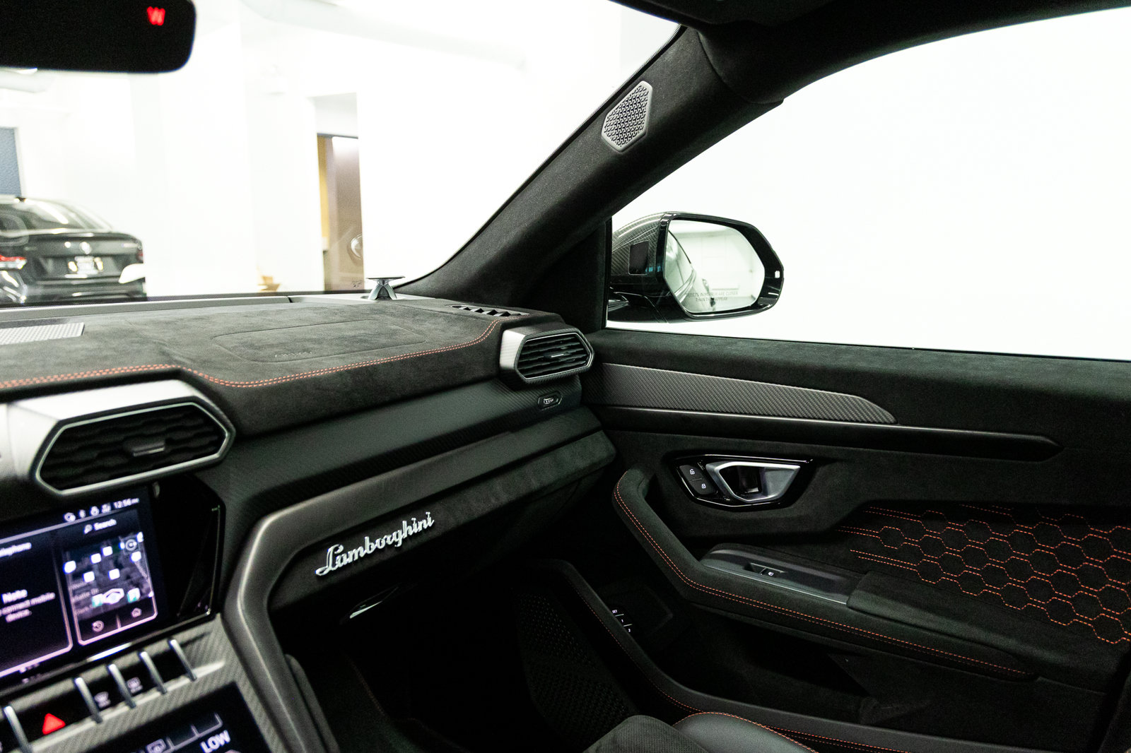 Used 2024 Lamborghini Urus Performante AWD/4WD image 59