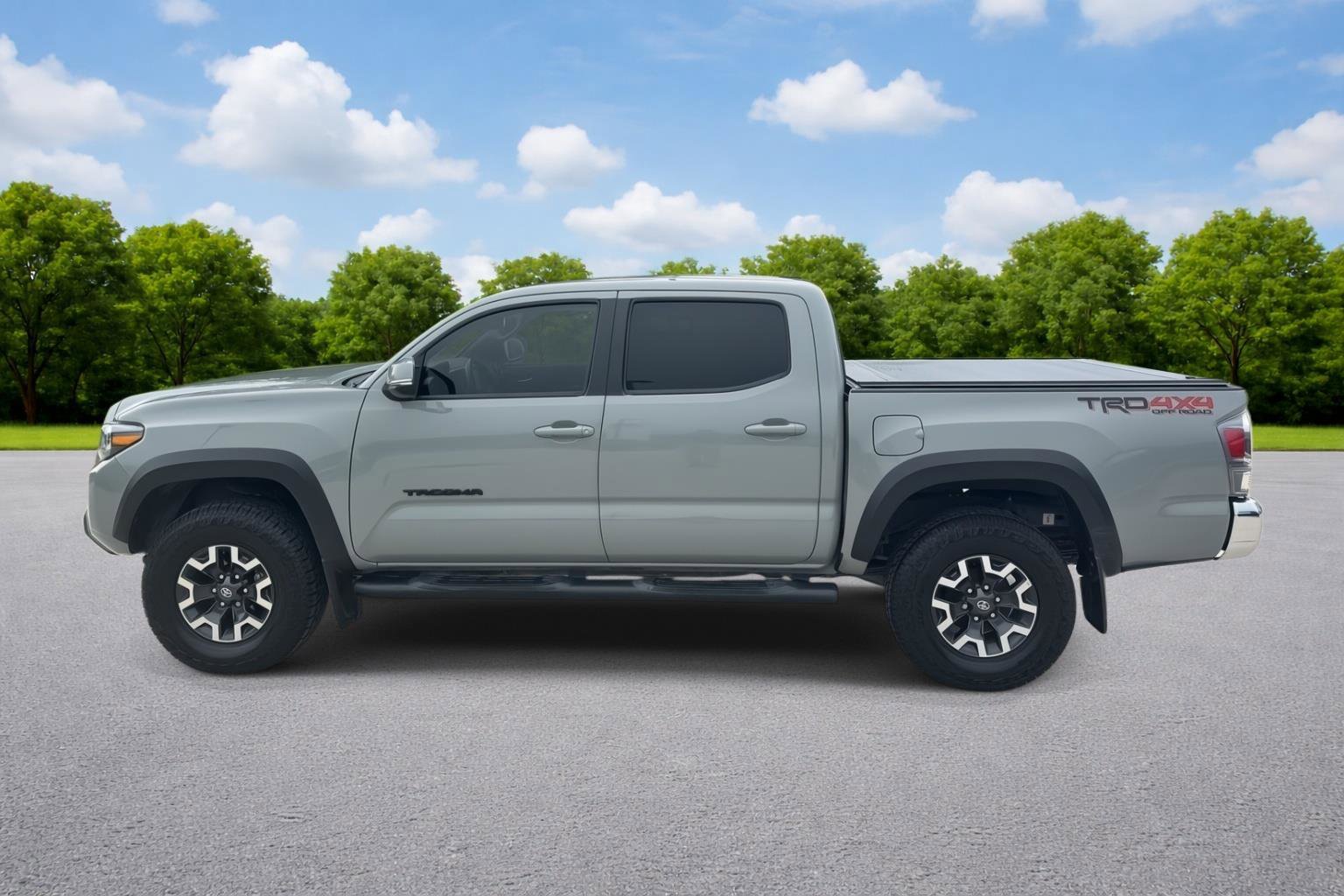 Used 2023 Toyota Tacoma TRD Off-Road w/ Black Out Package (TMS) AWD/4WD image 4
