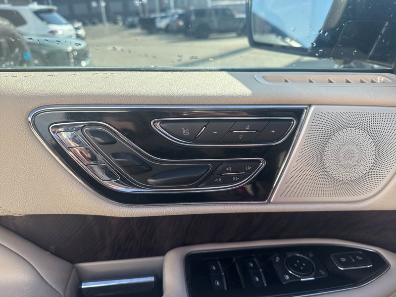 Used 2021 Lincoln Navigator Reserve w/ Luxury Package image 28