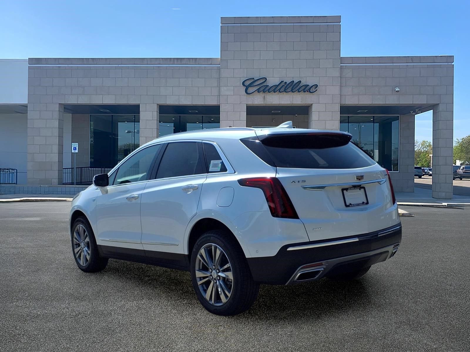 New 2026 Cadillac XT5 Premium Luxury w/ LPO, Floor Liner Package AWD/4WD image 6