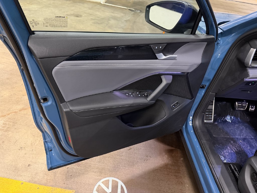 New 2026 Volkswagen Tiguan SE R-Line AWD/4WD image 9