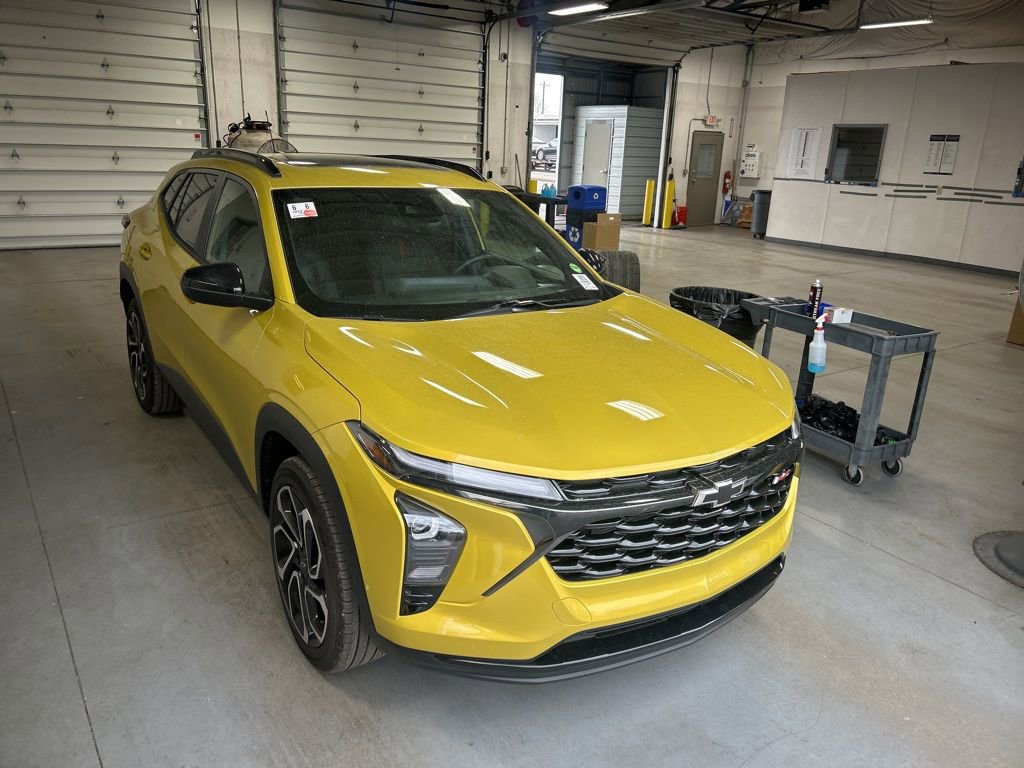 Used 2024 Chevrolet Trax RS w/ Sunroof Package image 8