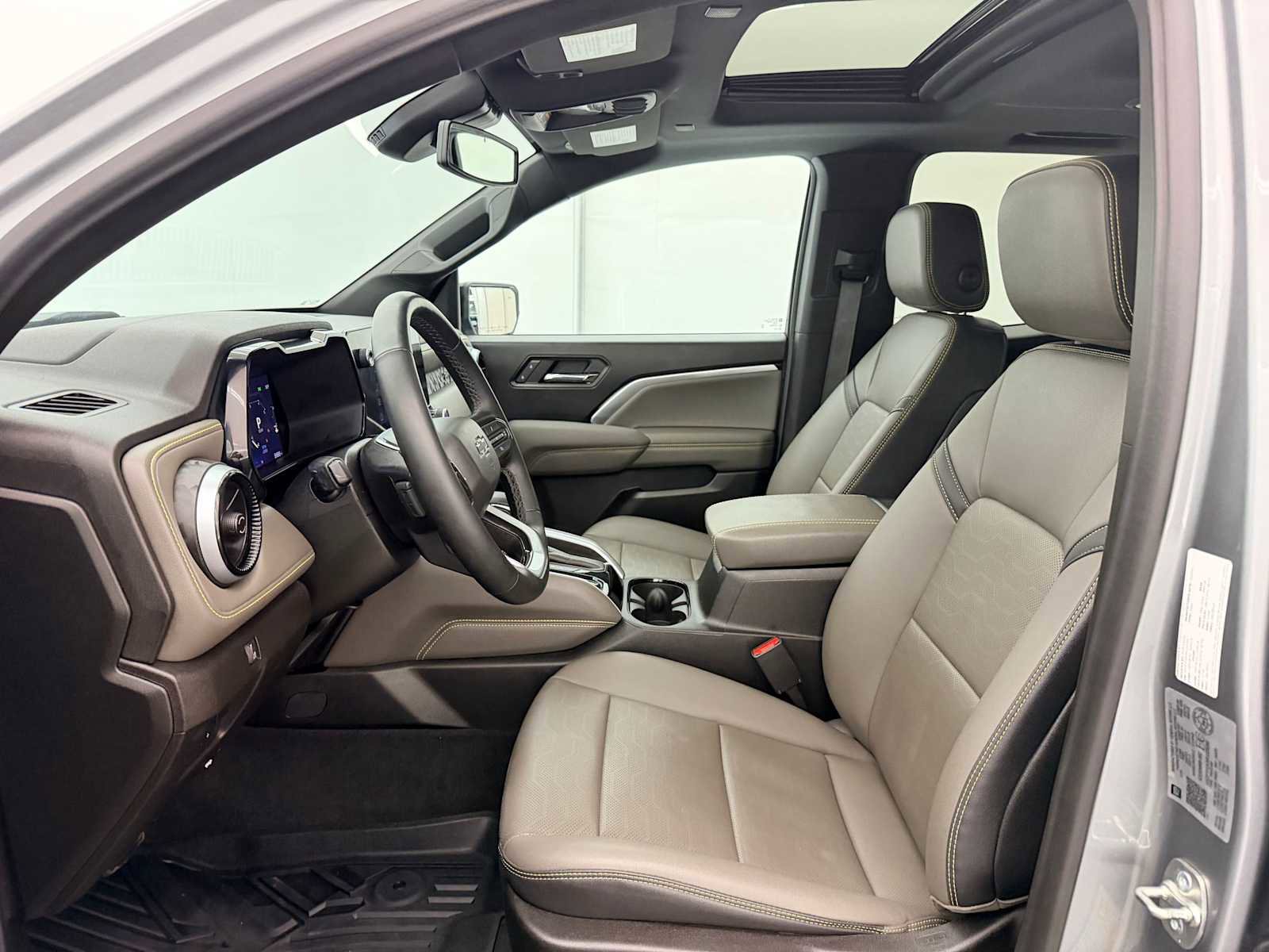 Used 2024 Chevrolet Colorado ZR2 w/ ZR2 Convenience Package III image 17