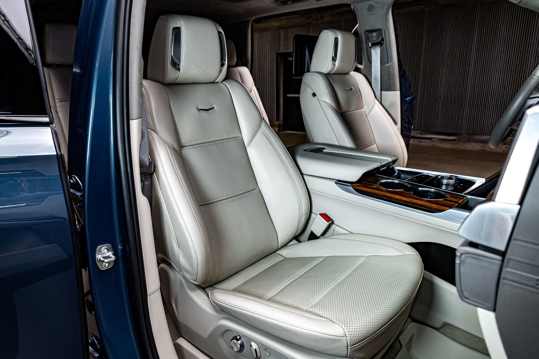 Used 2025 Cadillac Escalade Sport Platinum w/ LPO, Floor Liner Package image 29