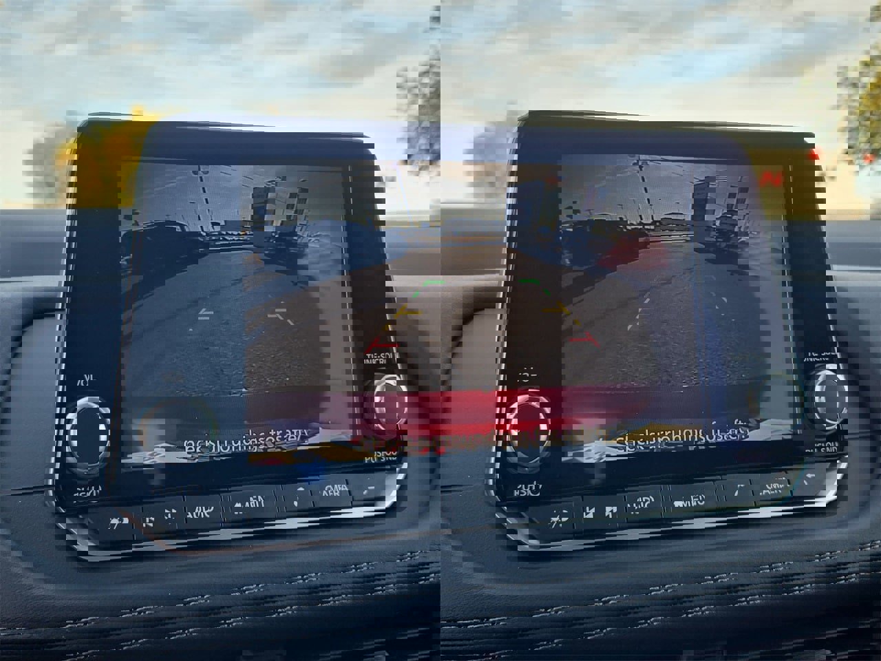 Used 2025 Nissan Rogue S image 23