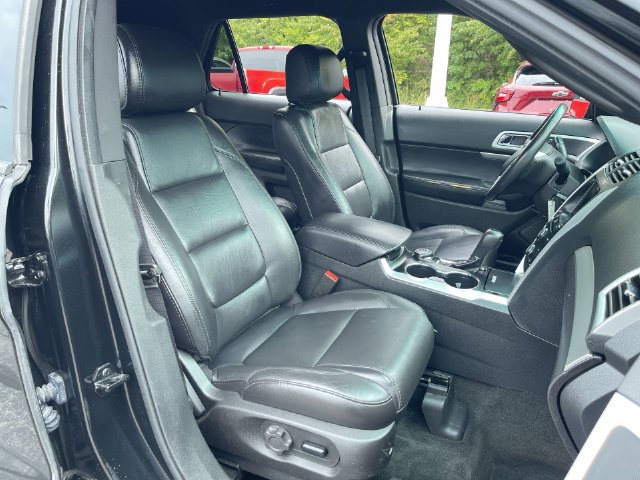 Used 2015 Ford Explorer XLT w/ Equipment Group 202A AWD/4WD image 25