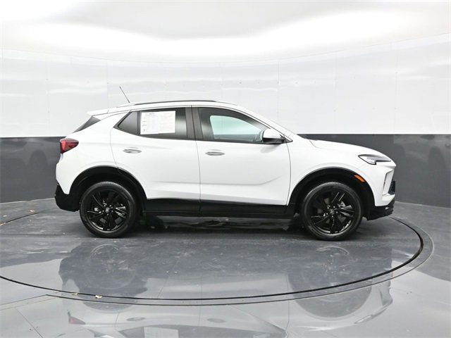 Used 2024 Buick Encore GX Sport Touring image 8