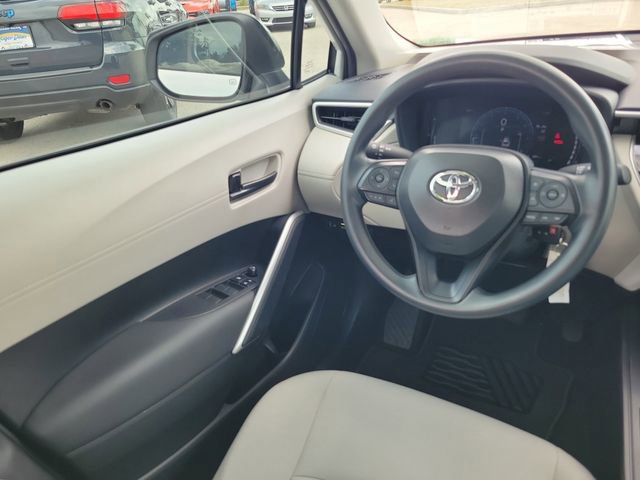 Used 2026 Toyota Corolla Cross L image 11