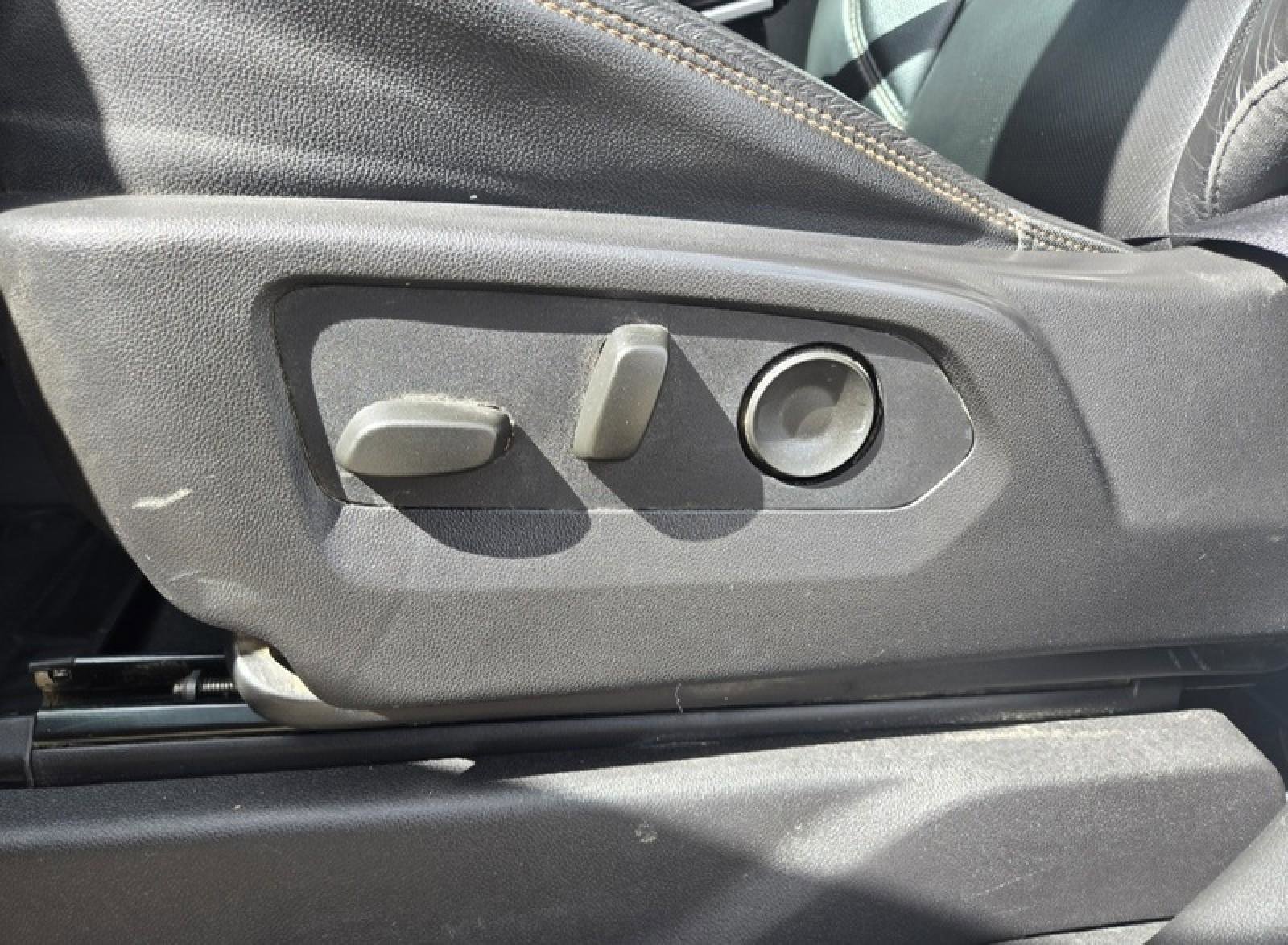 Used 2024 GMC Sierra 1500 AT4 w/ Technology Package AWD/4WD image 17