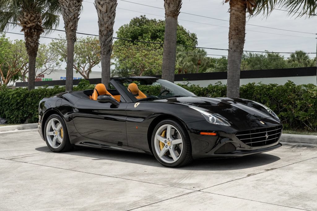 Used 2015 Ferrari California T RWD image 10