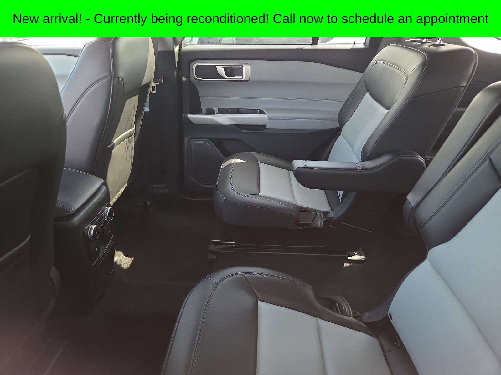 Used 2024 Ford Explorer XLT w/ Equipment Group 202A RWD image 8