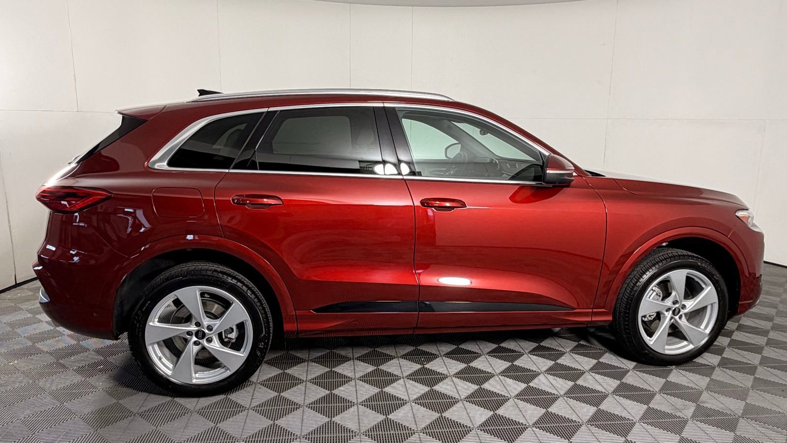 Used 2025 Audi Q5 Premium Plus w/ Premium Plus image 11