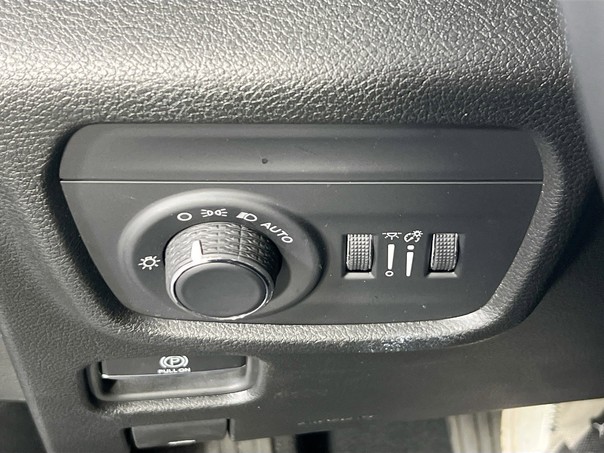 Used 2023 Jeep Grand Cherokee Altitude image 10