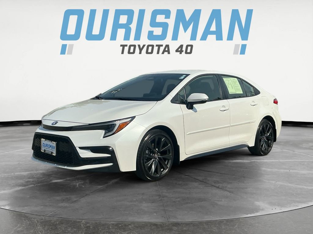 Certified 2025 Toyota Corolla SE image 3