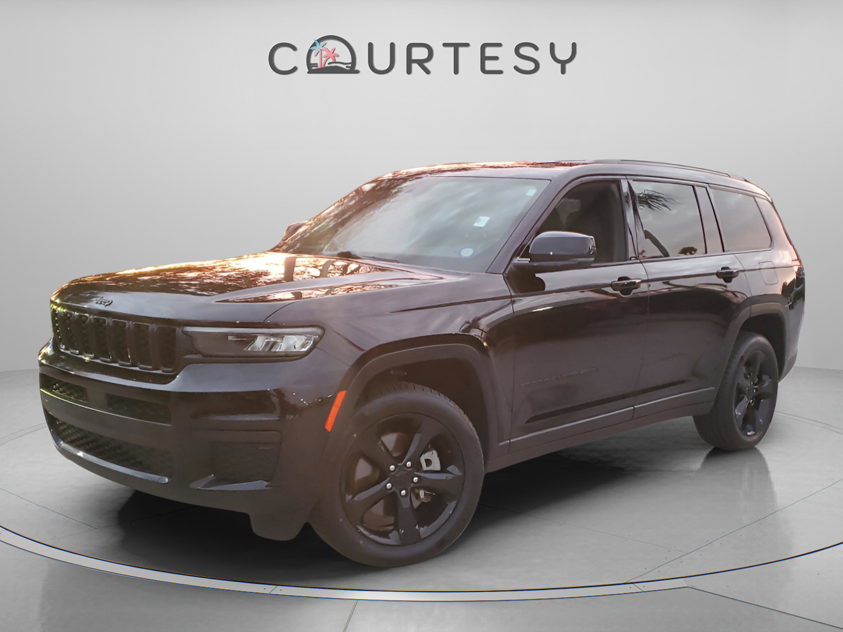 Certified 2022 Jeep Grand Cherokee L Laredo image 1