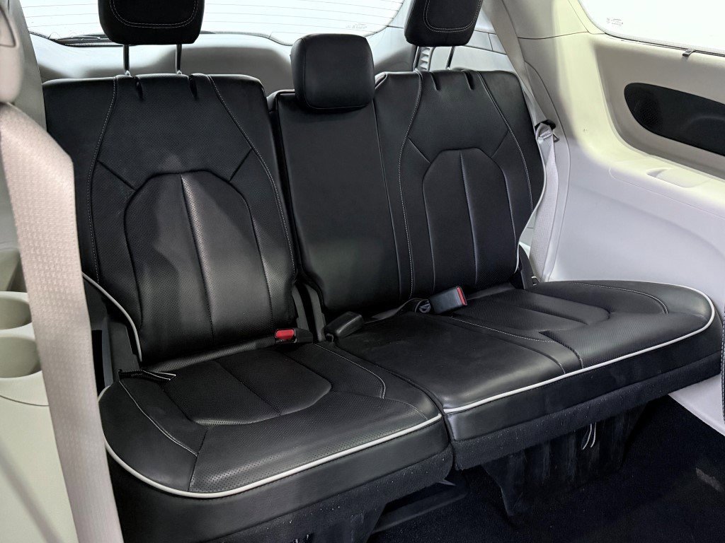 Used 2024 Chrysler Pacifica Limited image 14