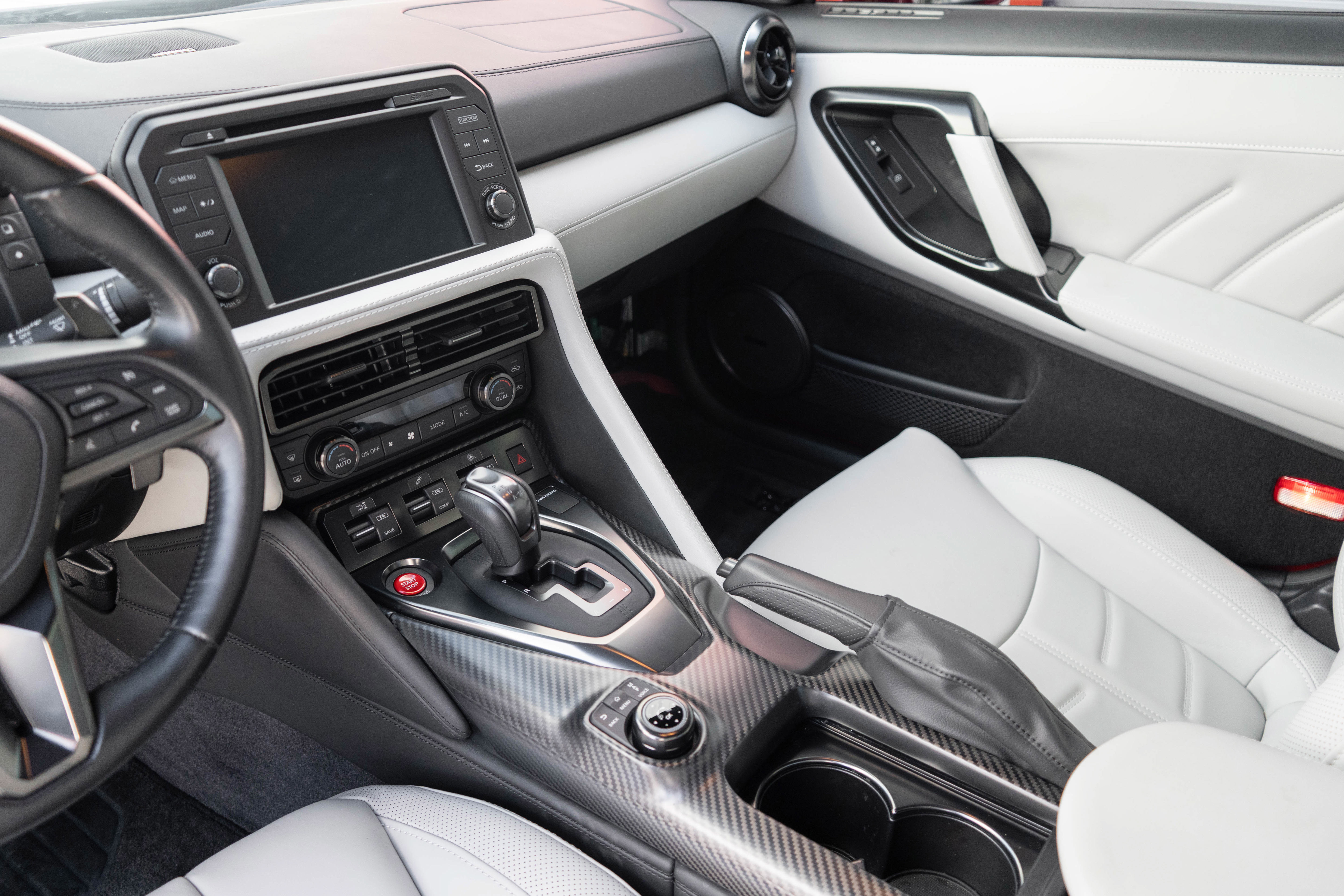 Used 2024 Nissan GT-R Premium w/ Premium Interior Package AWD/4WD image 15