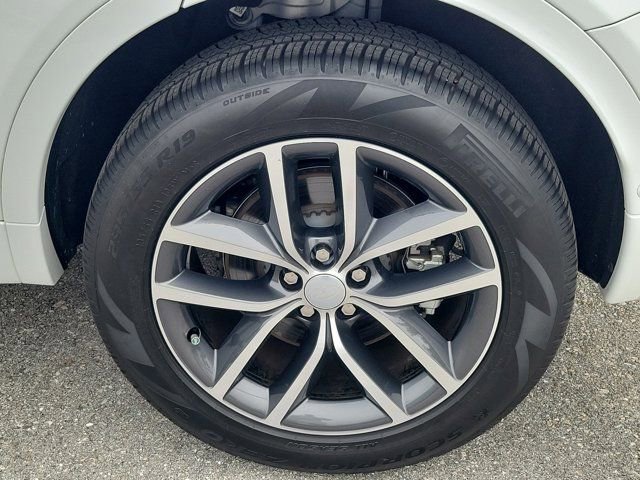 Used 2025 Land Rover Discovery Sport S image 11