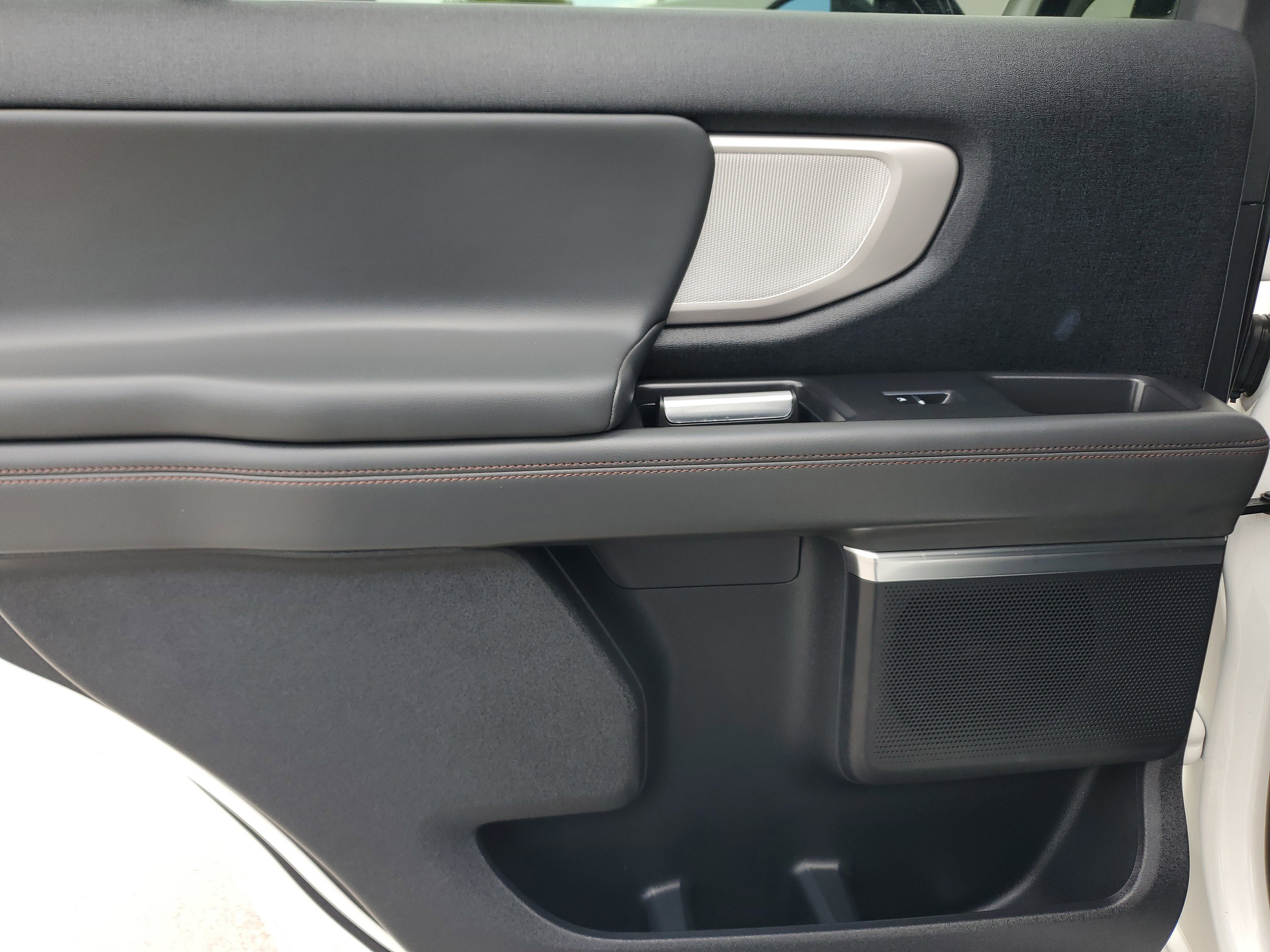 Used 2025 Ford Expedition Active image 27