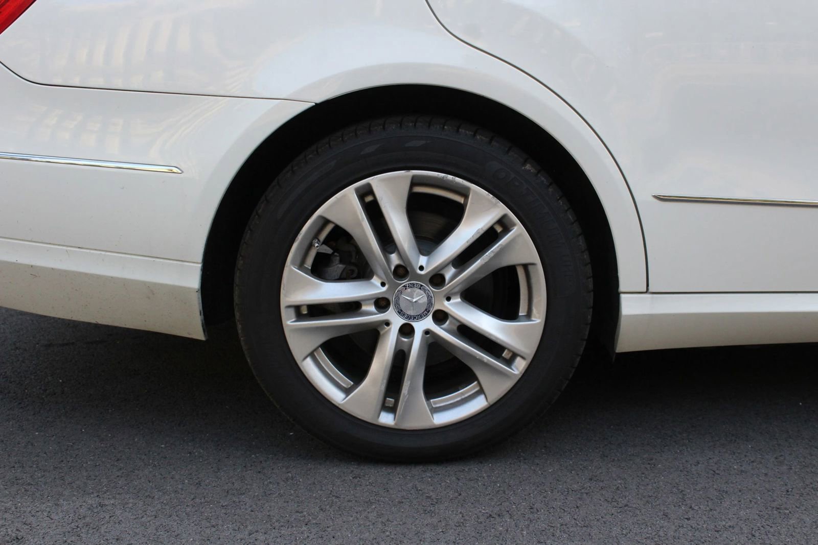 Used 2011 Mercedes-Benz E 350 4MATIC Sedan image 8