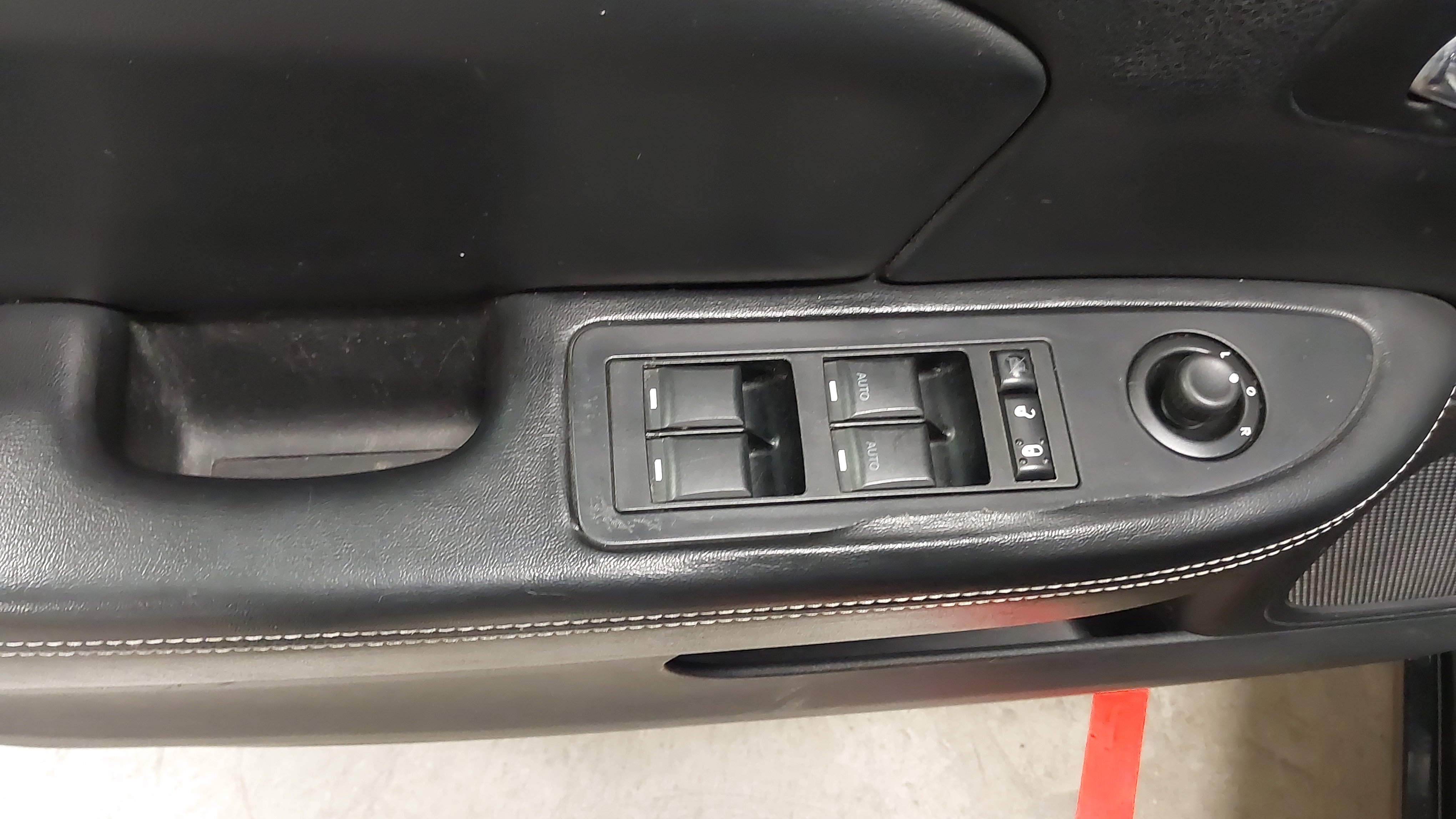 Used 2014 Chrysler 200 Limited image 25