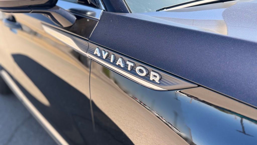 Used 2023 Lincoln Aviator AWD image 3