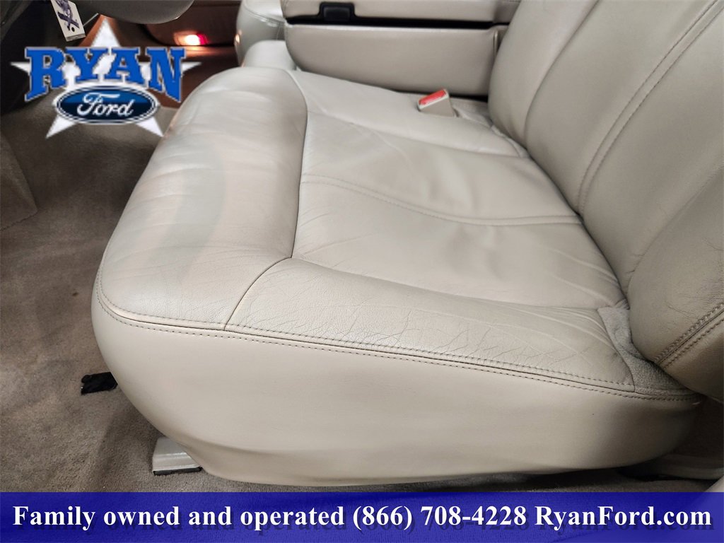 Used 2008 Lincoln Town Car Signature Limited image 16