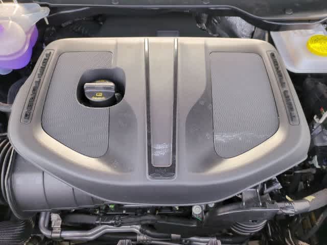Used 2025 RAM 1500 Laramie AWD/4WD image 15
