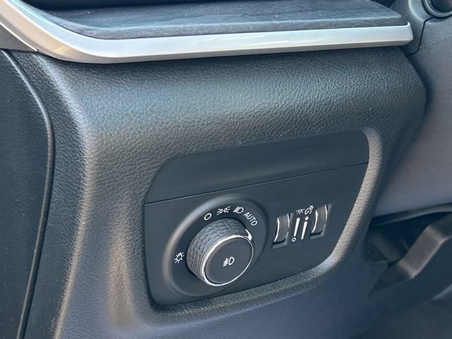 Used 2023 Jeep Grand Cherokee L Limited AWD/4WD image 37