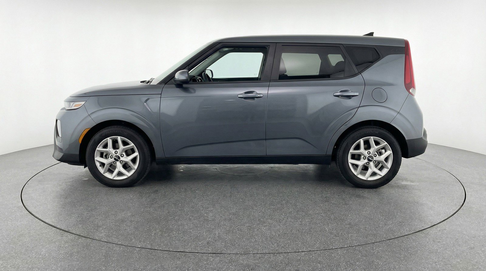 Used 2025 Kia Soul LX w/ LX Technology Package FWD image 5