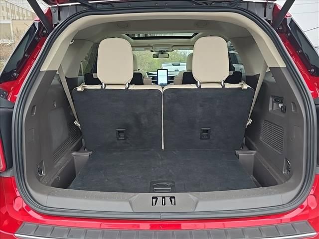 Used 2020 Ford Explorer Platinum w/ Premium Technology Package image 38