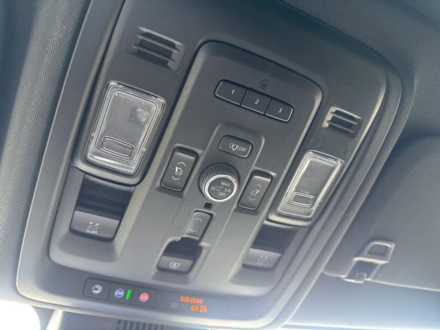 Used 2024 Chevrolet Tahoe Z71 w/ Luxury Package image 20